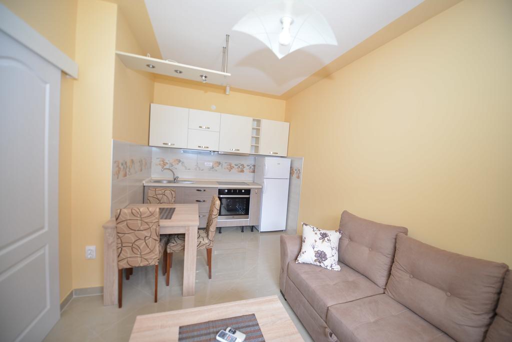 Apartments M&T โกตอร์ ภายนอก รูปภาพ